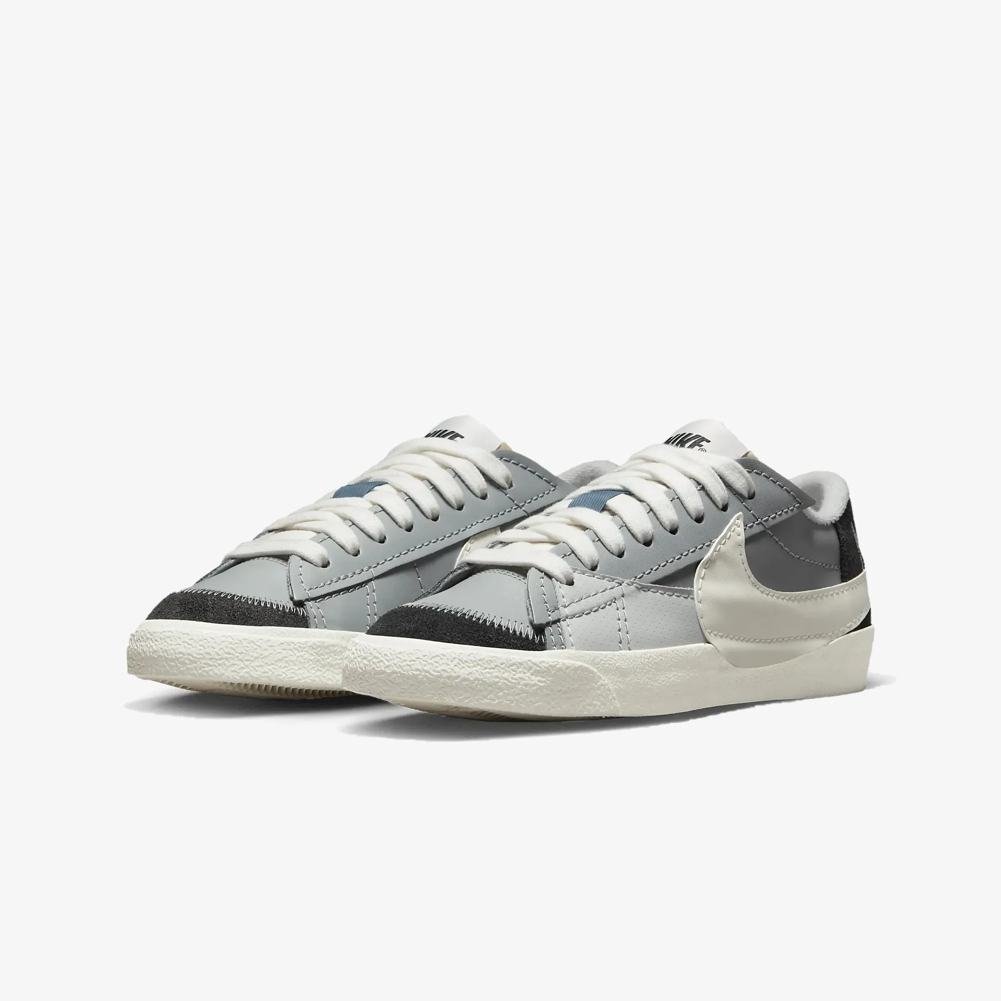 BLAZER LOW '77 JUMBO SE 'LT SMOKE GREY/SAIL-PHOTON DUST'